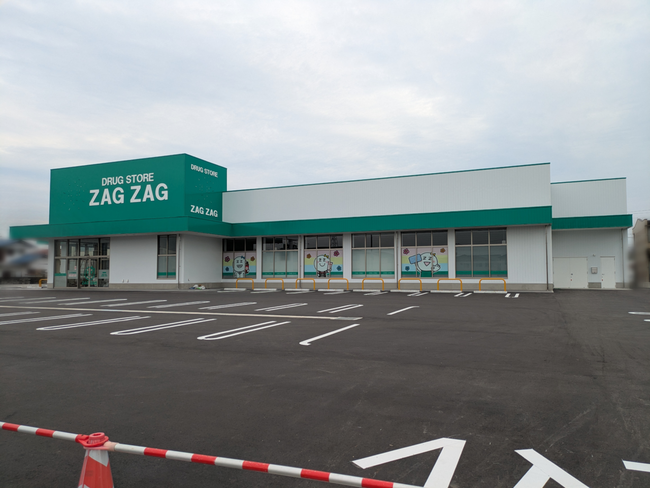 建設中の「ザグザグ 西富井店」