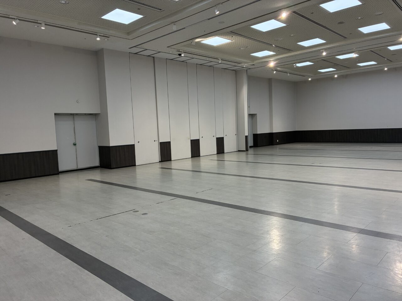イオンモール倉敷の専門店2Fイオンホールの様子