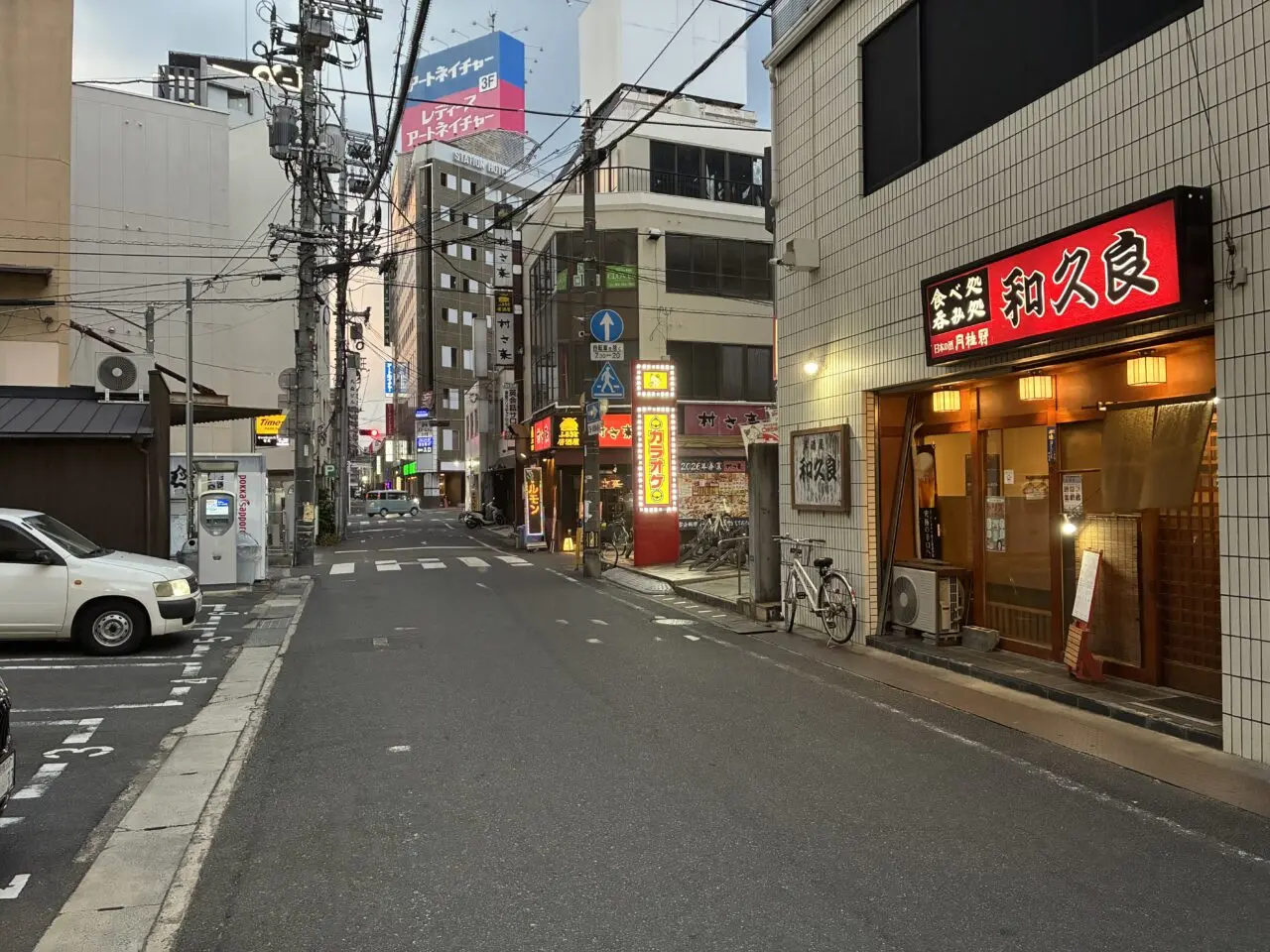 割烹居酒屋佐藤の目の前の道路